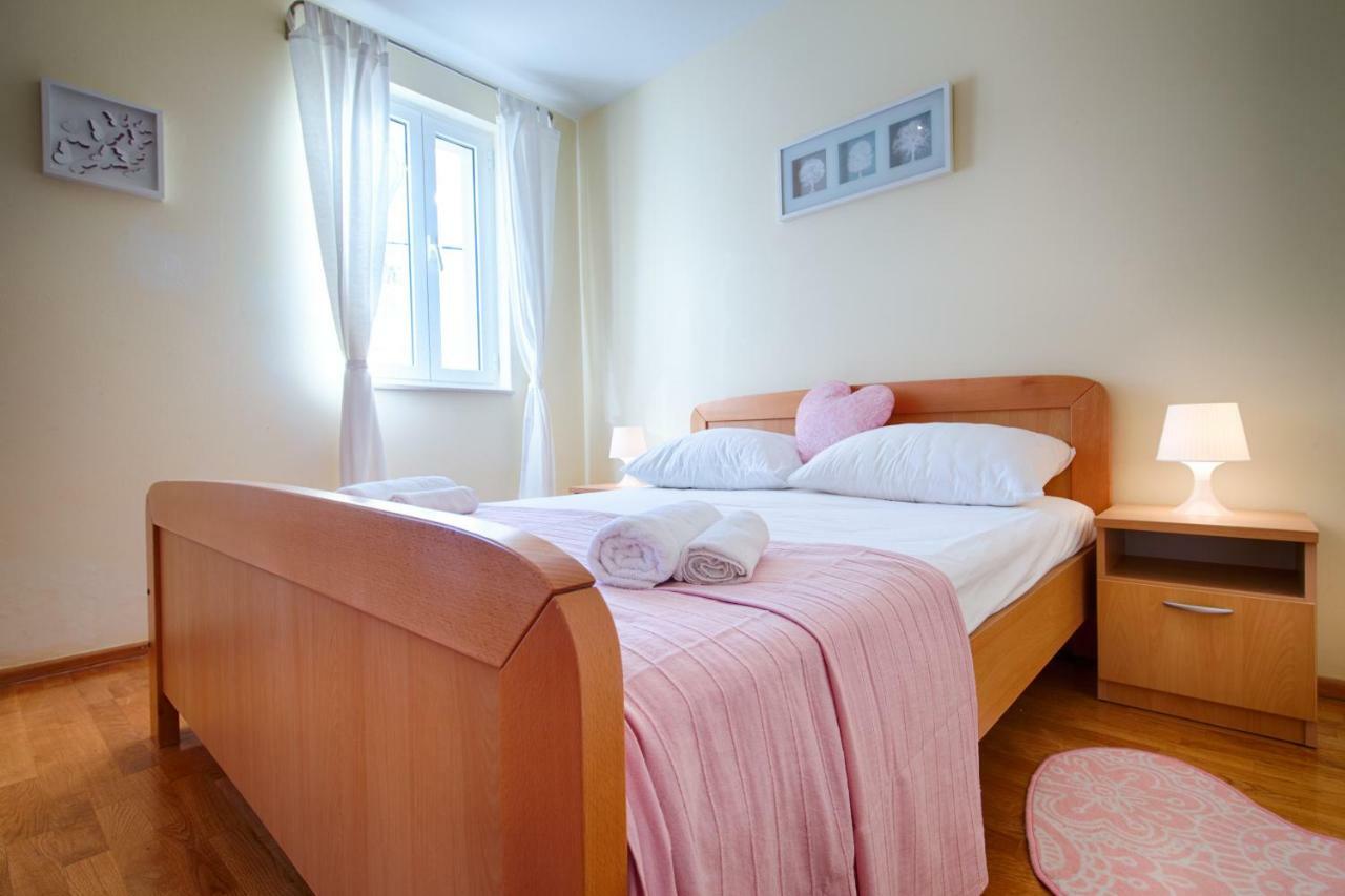 Apartments Marinkovic Komiza Luaran gambar