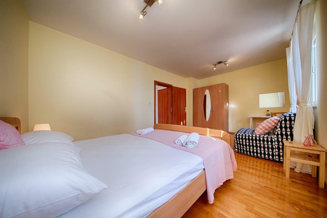 Apartments Marinkovic Komiza Luaran gambar