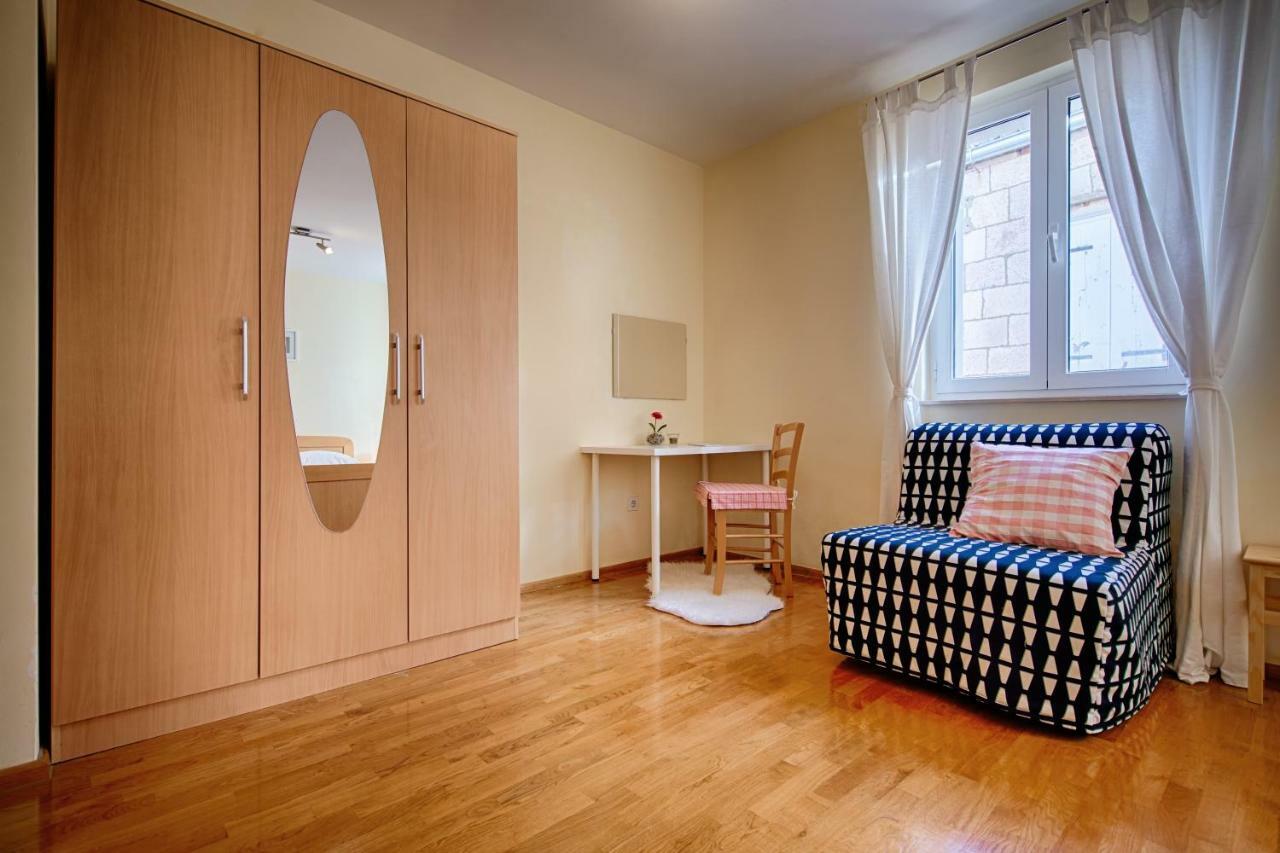 Apartments Marinkovic Komiza Luaran gambar