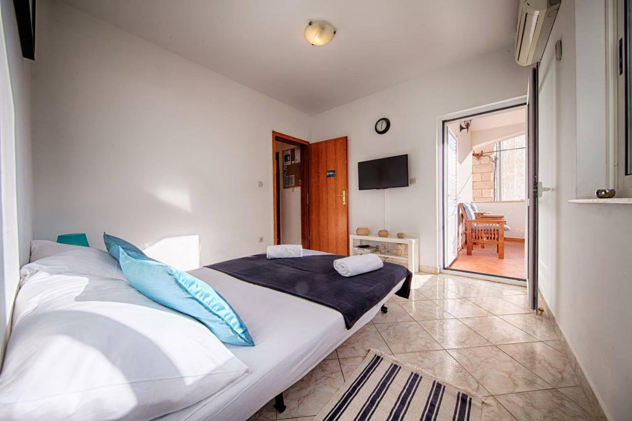 Apartments Marinkovic Komiza Luaran gambar
