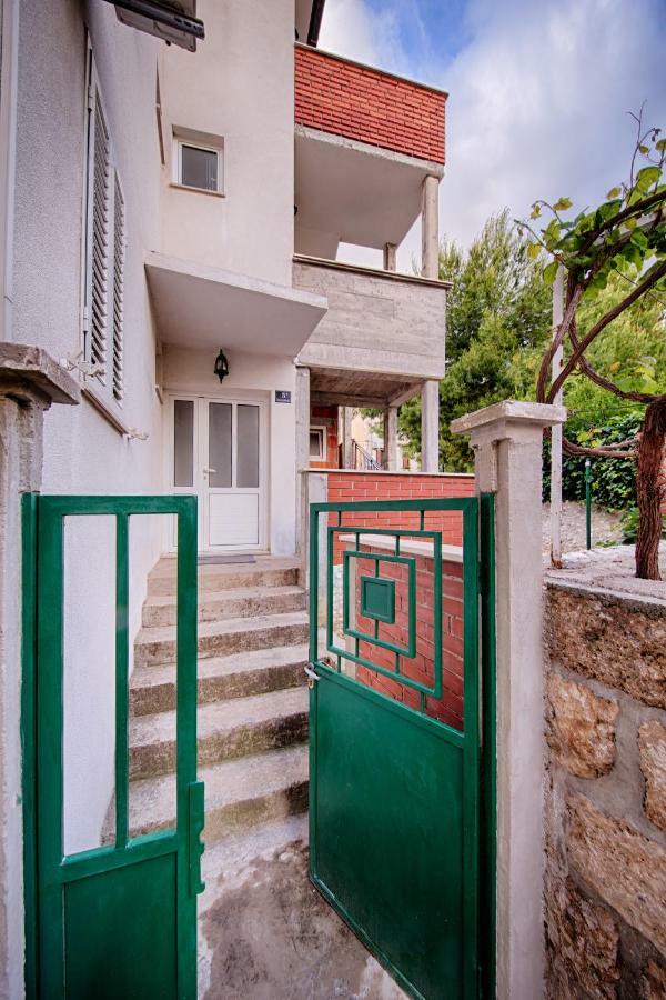 Apartments Marinkovic Komiza Luaran gambar