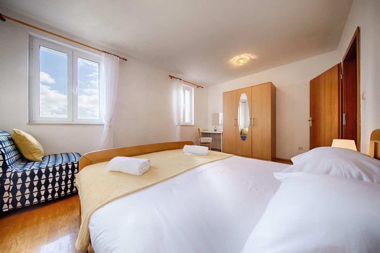 Apartments Marinkovic Komiza Luaran gambar