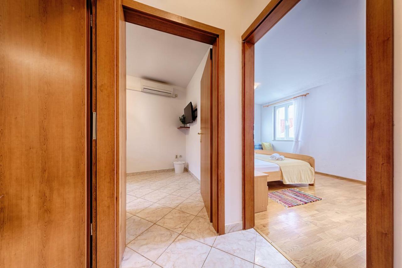 Apartments Marinkovic Komiza Luaran gambar
