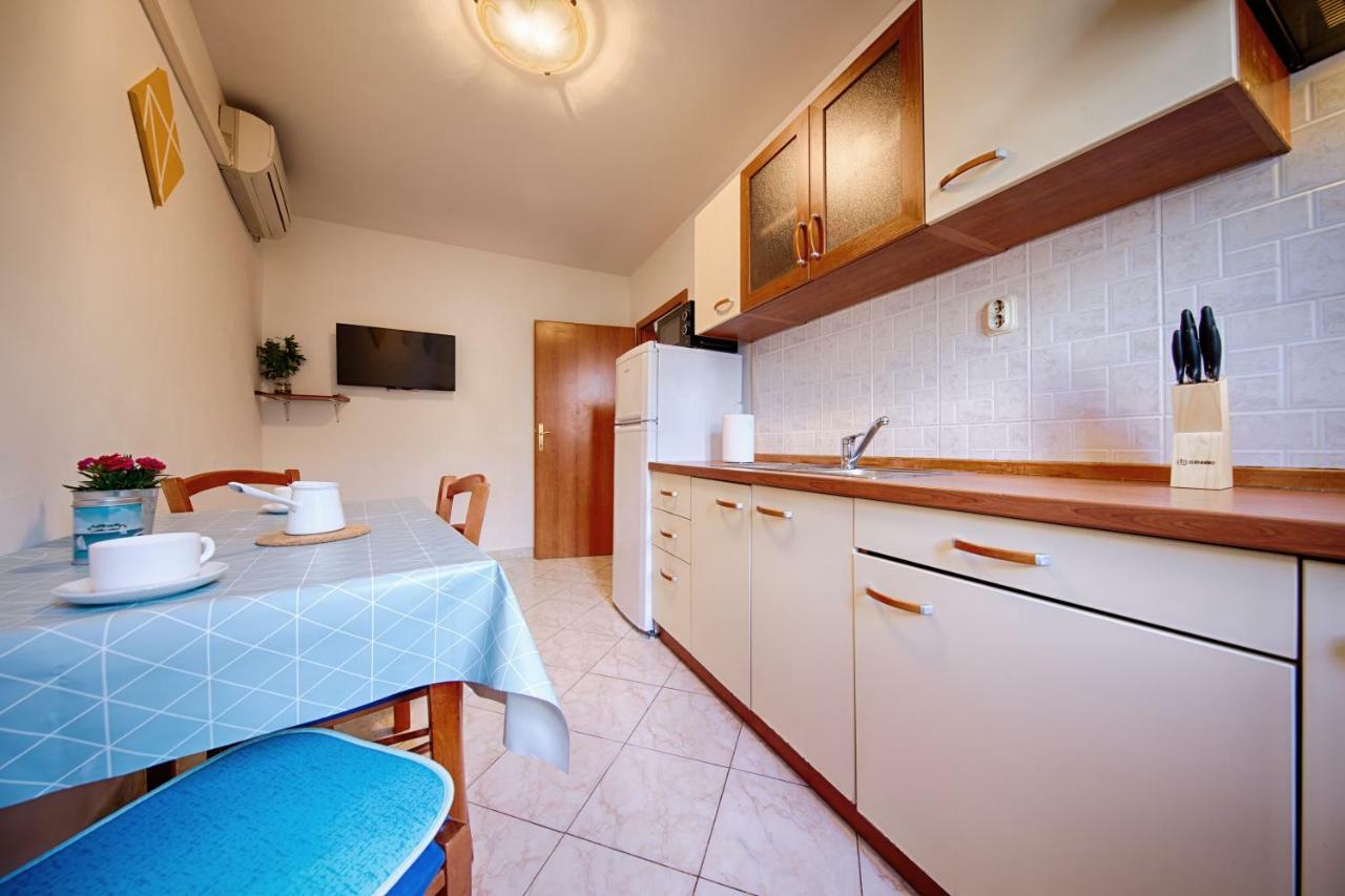 Apartments Marinkovic Komiza Luaran gambar