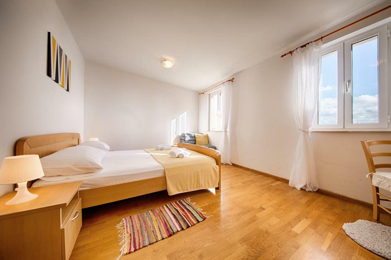 Apartments Marinkovic Komiza Luaran gambar